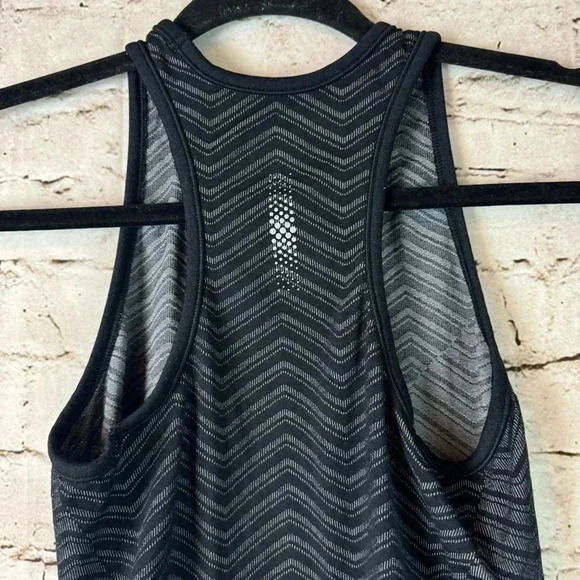 Athleta Women's Black Small Finish Fast Chevron Tank Top Racer Back 777517 Sm S - Picture 6 of 8